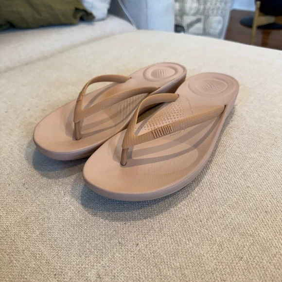 Fitflop Shoes Fitflop Iqushion Ergonomic Flipflops Beige